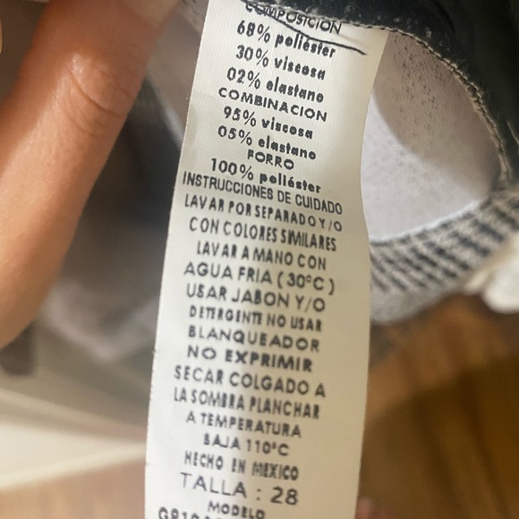 Black and white blazer. Very soft fabric. Fitted blazer. Small size. Brand new - Picture 9 of 10